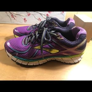Brooks GTS Purple